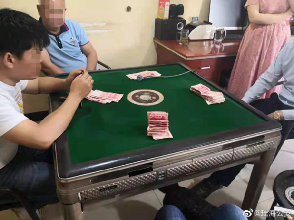 8人聚众赌博,拘!