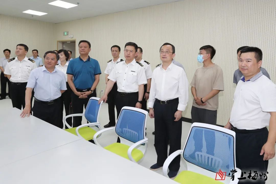 汕头海关关长,党委书记刘大立一行到梅州综合保税区综合服务楼(海关