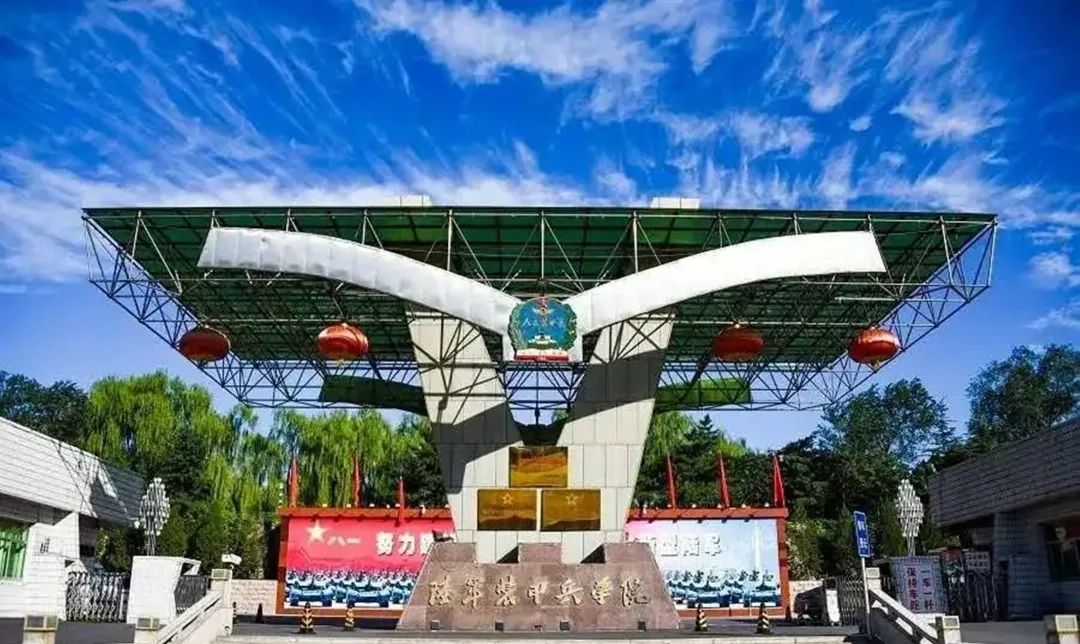 天气 晴北京 装甲兵工程学院 入党宣誓1991/7/1沉重的铁门,在沉寂了42