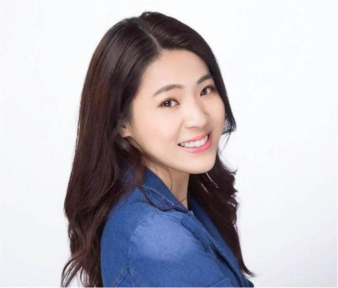 正回归的。国民党青年党代表李明璇也说，我们要bnt！蔡英文该收心了。↓徐巧芯（资料图）药师林士峰也质