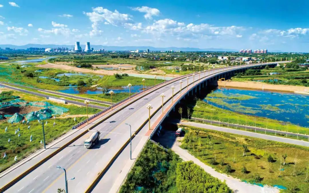 红黄蓝绿多彩看富阎