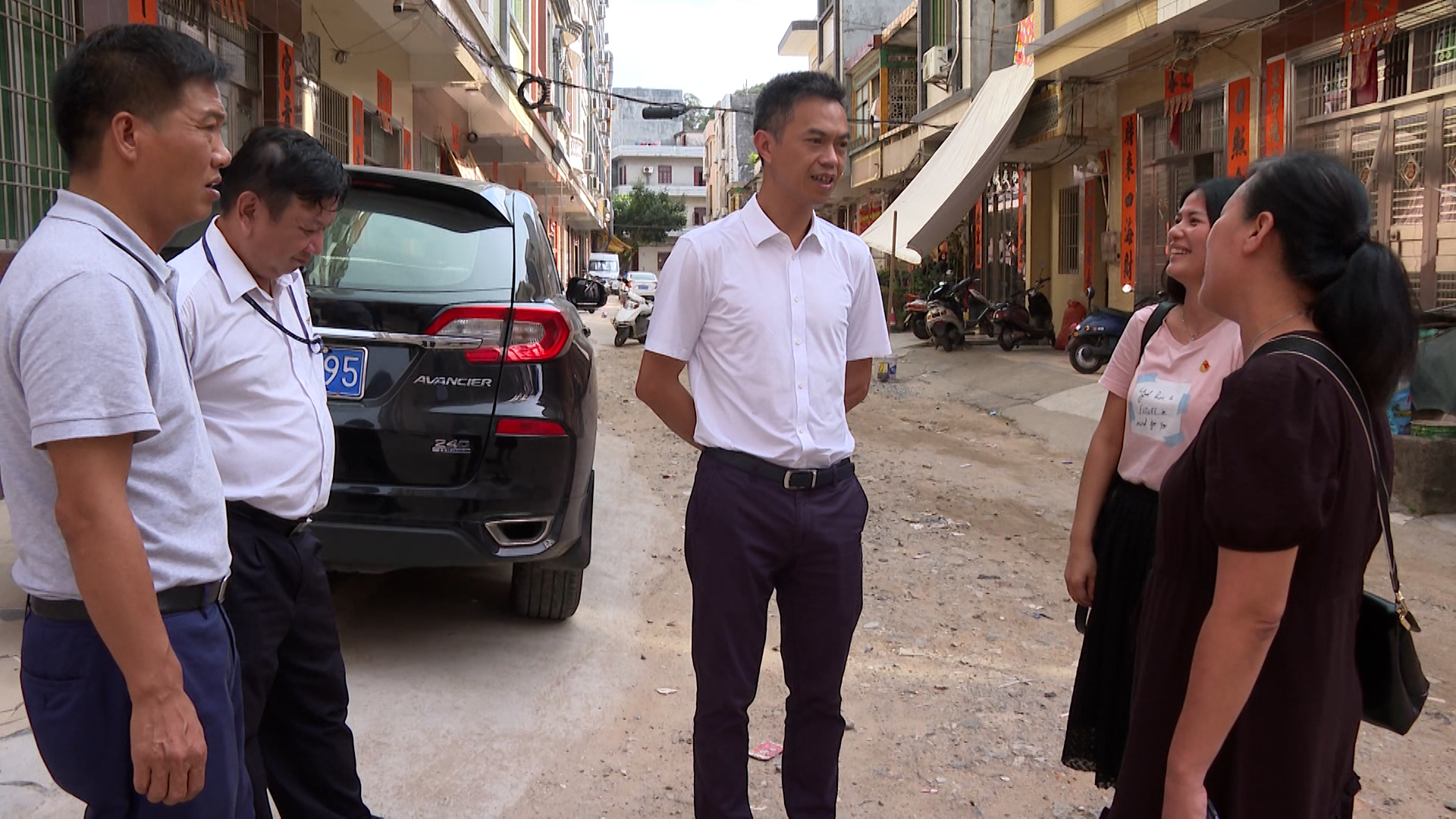 海陵区委书记关天表开展我为群众办实事重点民生专项调研