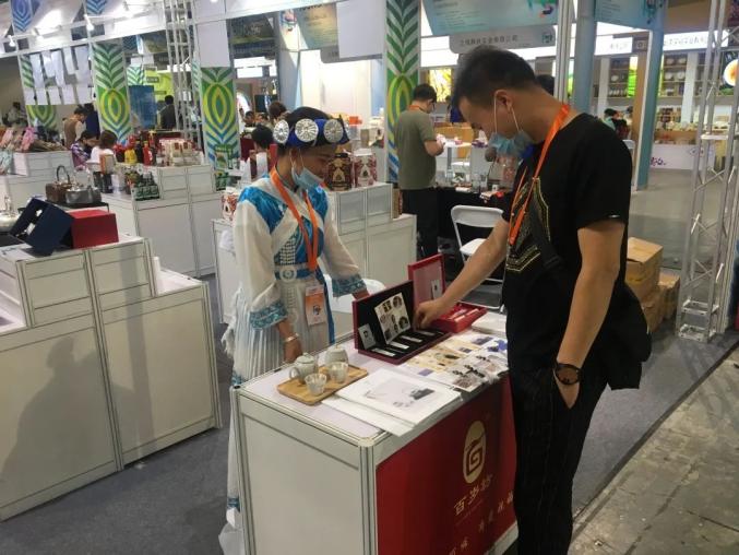 云南银饰品牌排行榜_云南鹤庆建设银器加工特色劳务品牌:技艺精湛就业路宽(2)