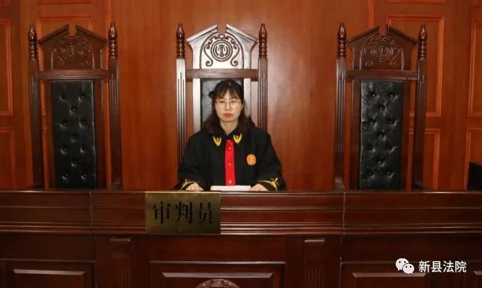 榜样在身边李霞折得一枝香在手法治信仰刻心头