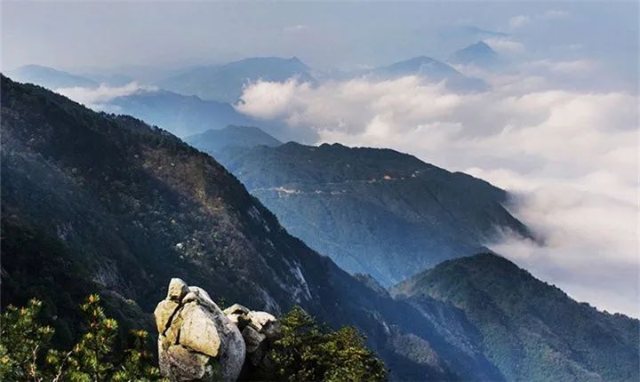 1儿童节过周末:住进天岳幕阜山半山上的民宿,推开窗就能看见云彩