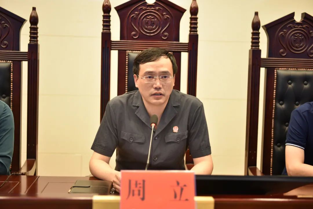 徐州市中院行装处副处长裴元焜,集中送达专班成员蒋慧娟,李敬超就集中