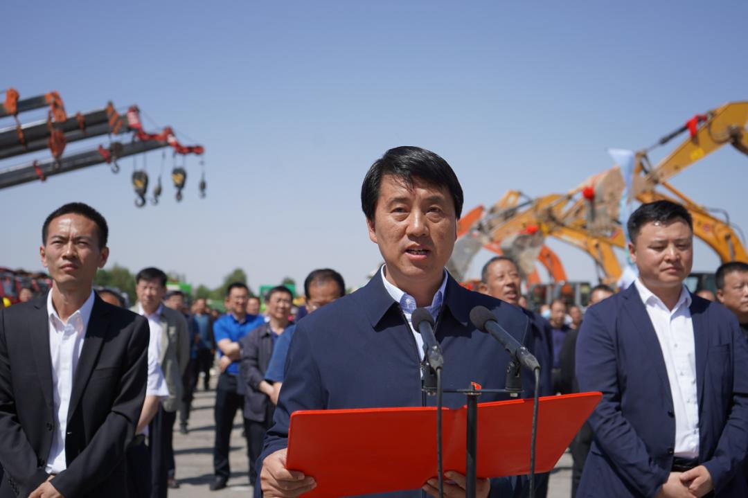 张永文,李六小,原枝,王来柱等县四大班子领导,内蒙古草都草牧业有限