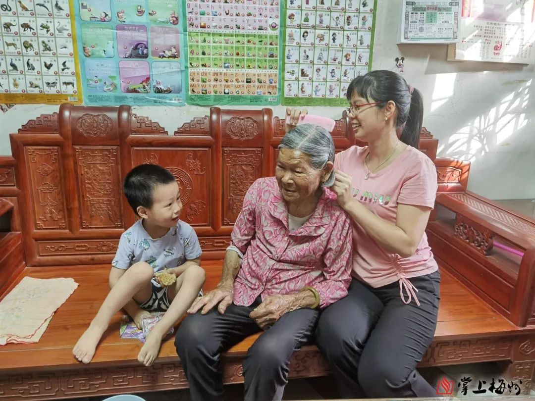梅州市"最美家庭"胡玉芳家庭:四世同堂扬家风 孝老爱亲树典范