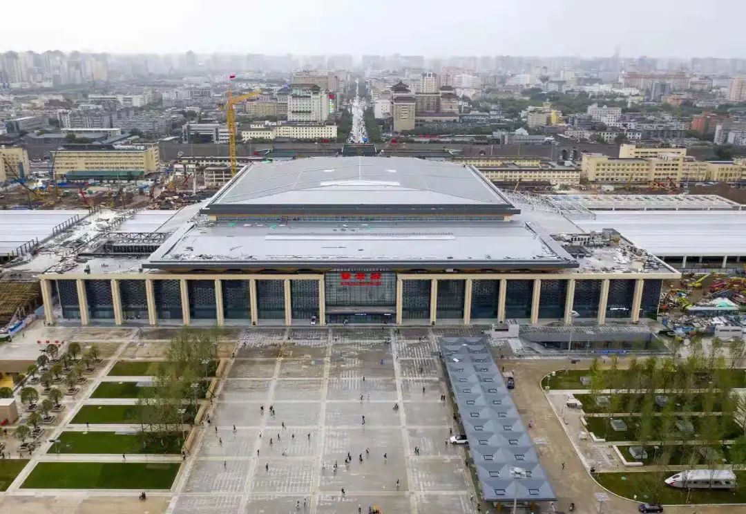 西安站素有"西部第一窗"的美誉,在西安铁路枢纽规划中占有重要地位.