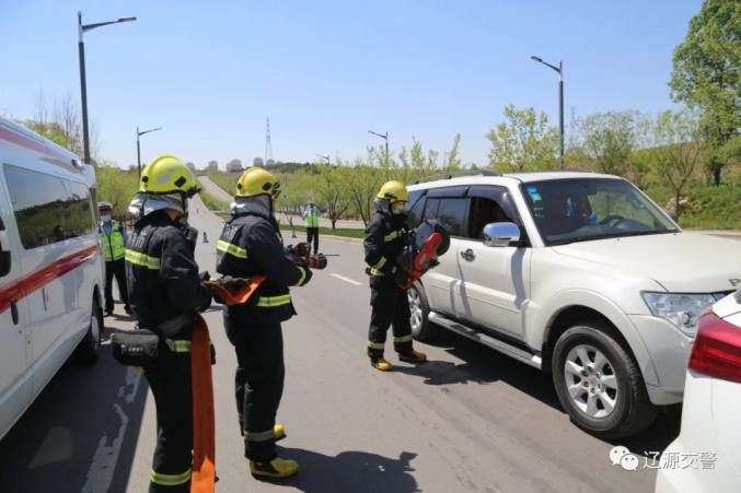一线传真辽源交警开展道路交通事故应急救援演练