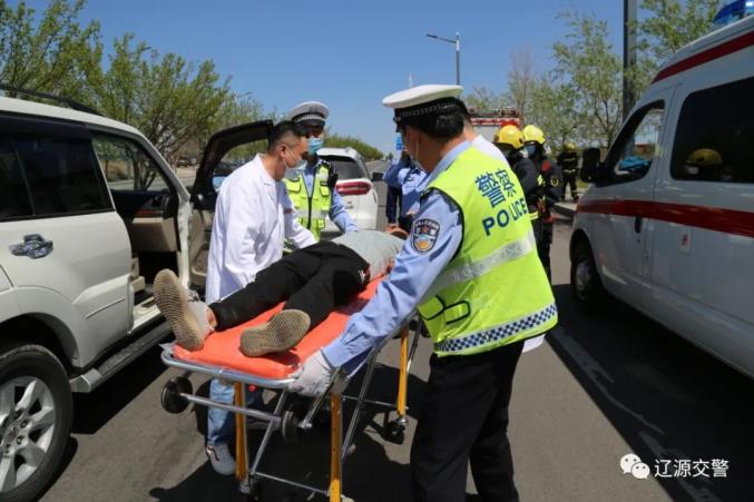 一线传真辽源交警开展道路交通事故应急救援演练