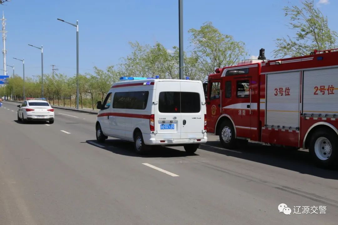 一线传真辽源交警开展道路交通事故应急救援演练