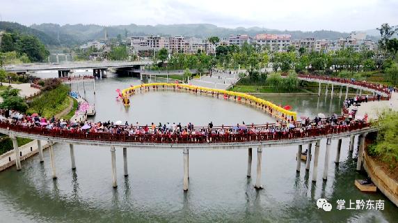 级非物质文化遗产"四十八寨歌节"开幕式,在邦洞街道半岛公园隆重举行