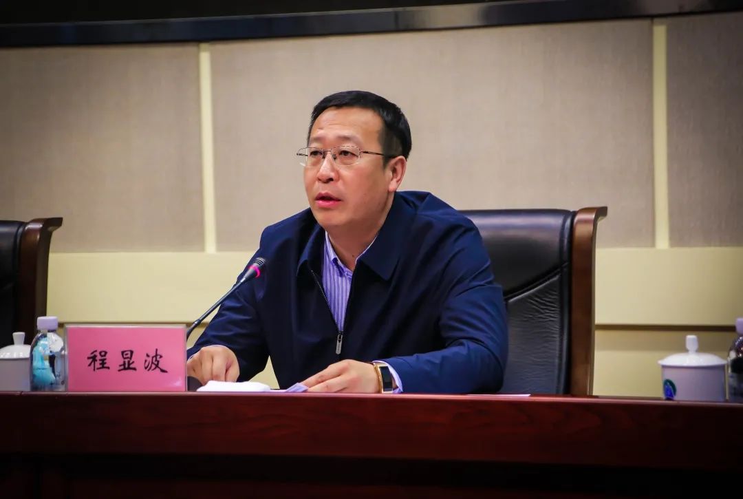 教育整顿61查纠整改进行时大兴安岭中院党组书记院长程显波在全区