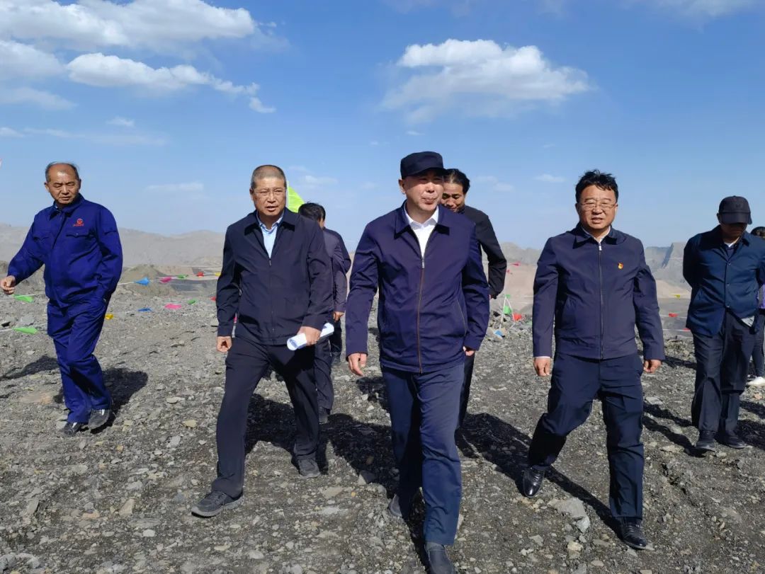 调研中,代钦一行先后来到贺兰山地区内蒙古太西煤集团股份有限公司二