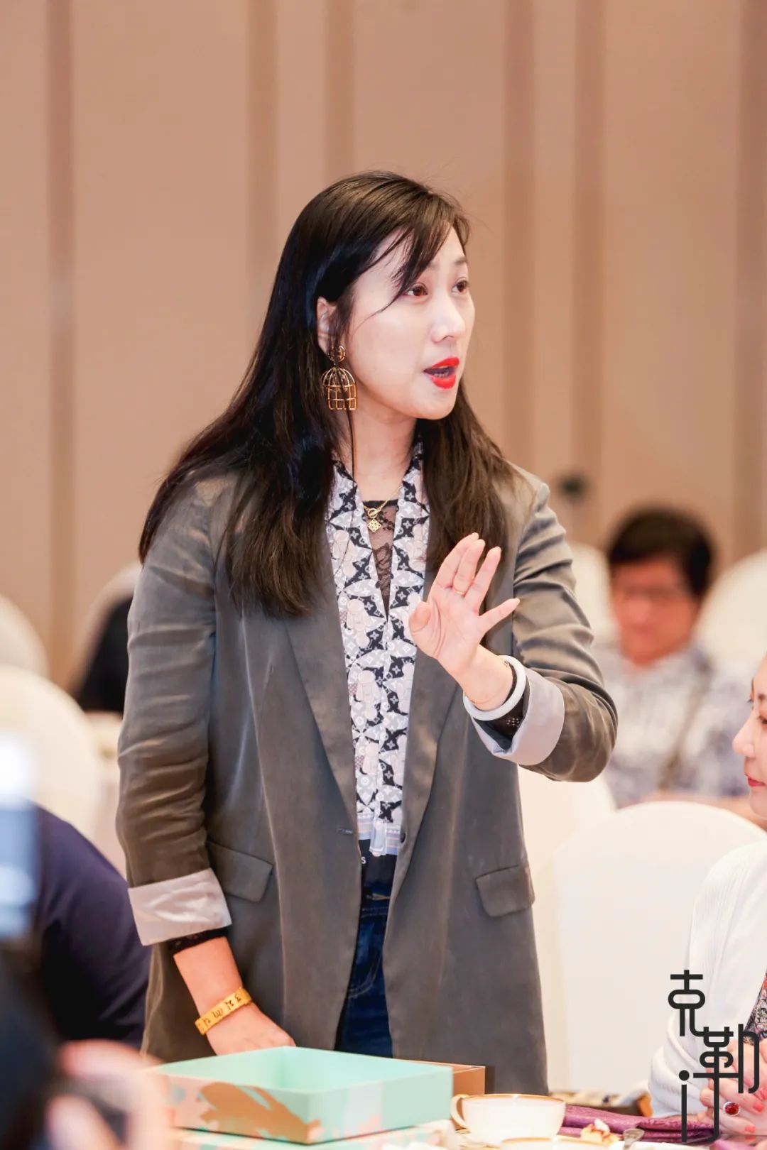 沈昳丽老师在盛情之下,现场亮嗓带来这段经典念白,引发全场观众喝彩声
