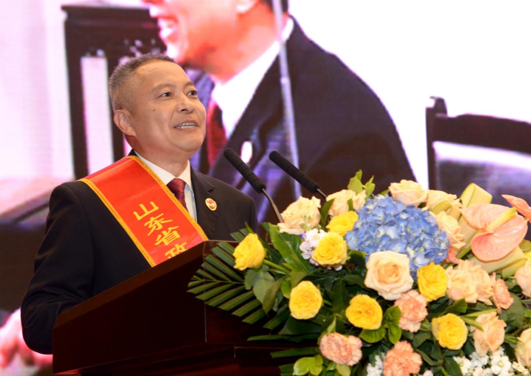 丹心无悔,熔铸忠诚,相信在数十万像张永杰这样的法官努力下,公平正义