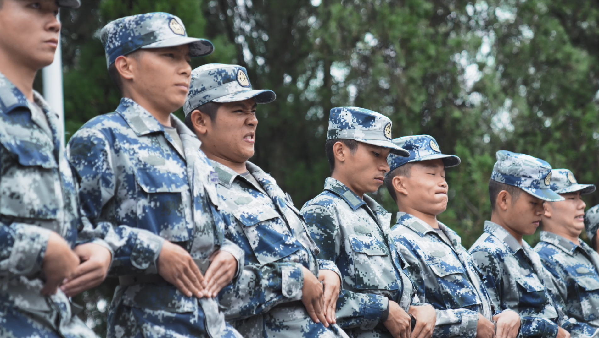 新兵请入列新兵受罚做俯卧撑跟班长讨价还价结局没想到