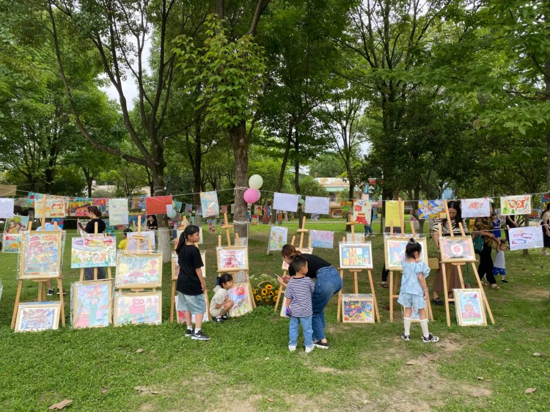 精彩瞬间丨童心向党共绘百年六一儿童画展顺利开幕