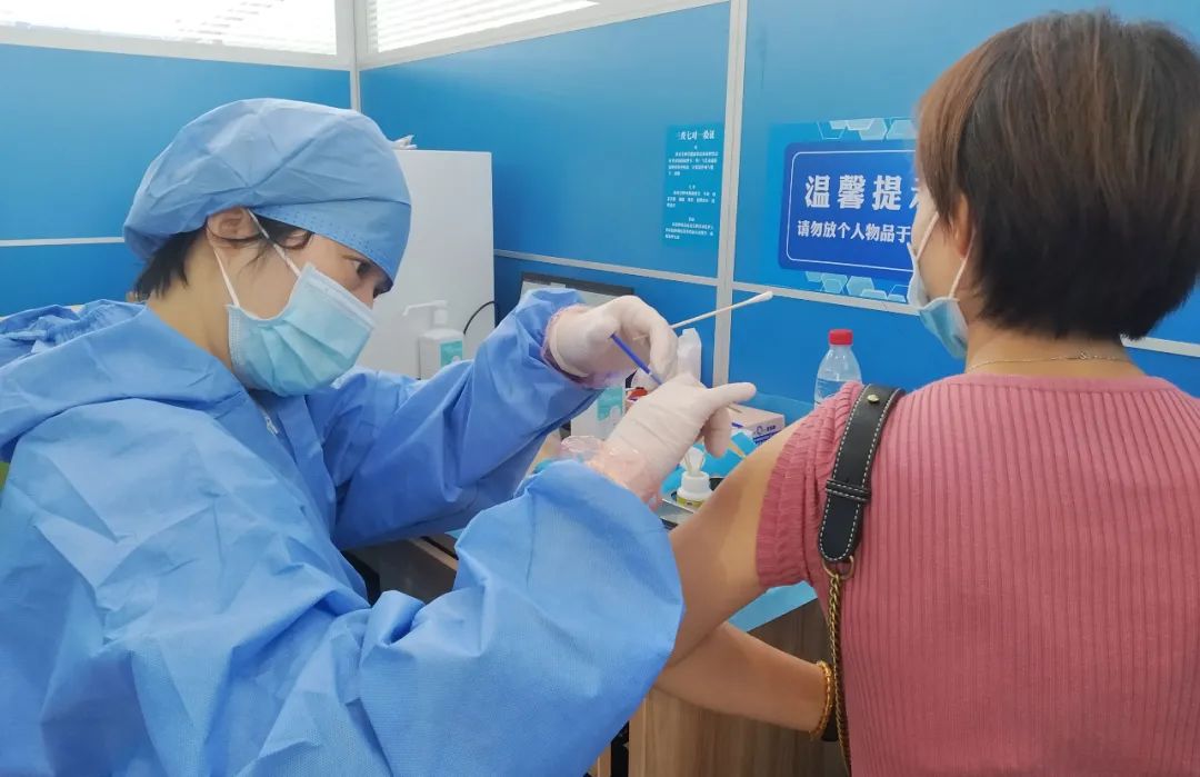 新升级市体育馆大型临时疫苗接种点重启