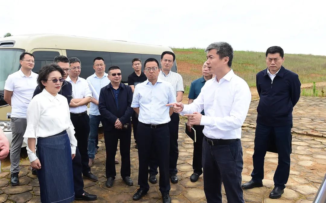 四川天府新区党工委副书记,政法委书记刘荣华参加活动.