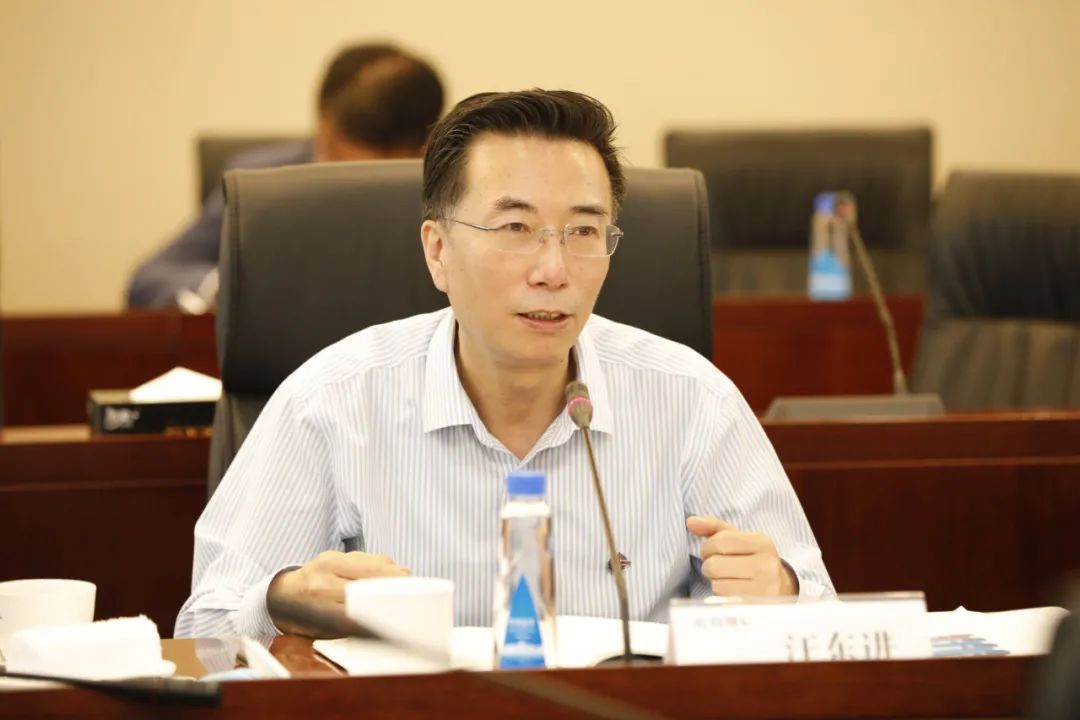 汪东进赴中海油服现场办公并慰问科技专家