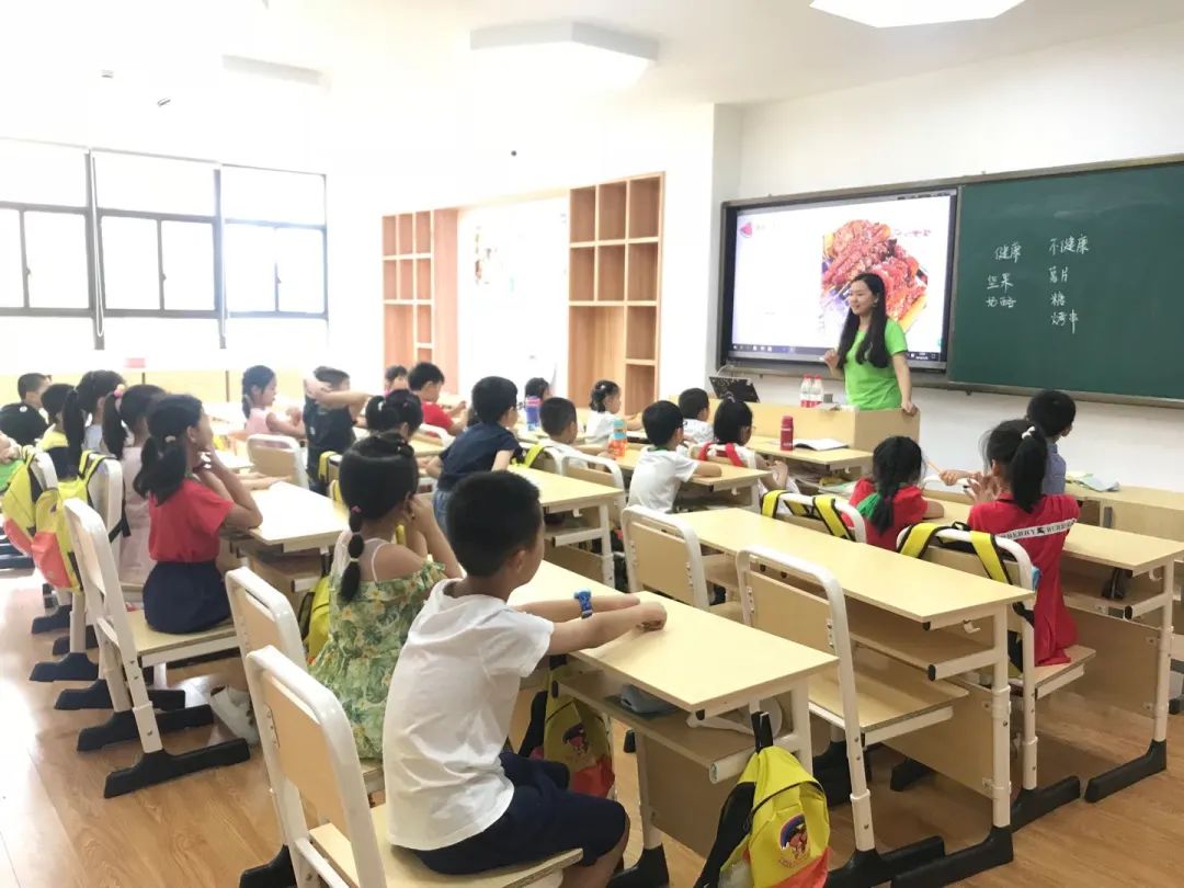 "爱心暑托班"志愿者招募:除了有可爱的孩子,还有营养丰富的午餐哦!