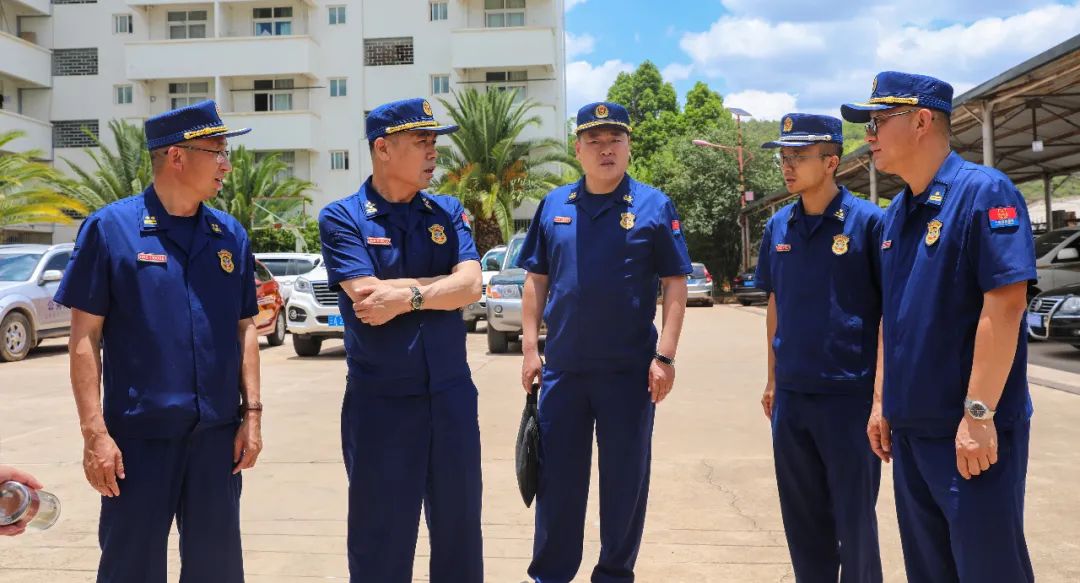 云南省森林消防总队齐兴彬总队长到亚洲象搜索任务分队检查慰问一线