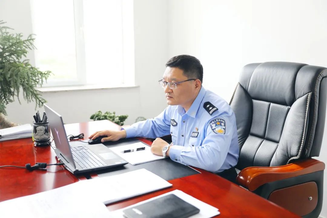 前不久,随着新一轮公安改革的推进,郭显军这个常年身处办案一线的"