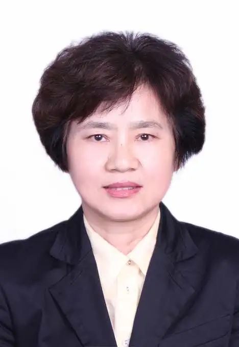 朱雪萍,女,教授,主任医师.