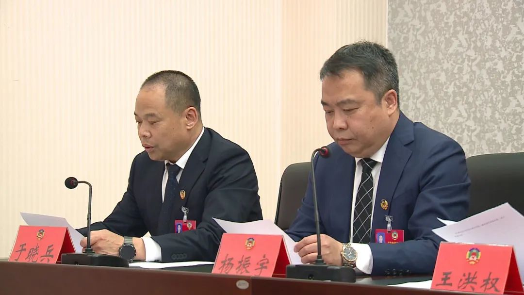 市政协召开七届十七次常委会议