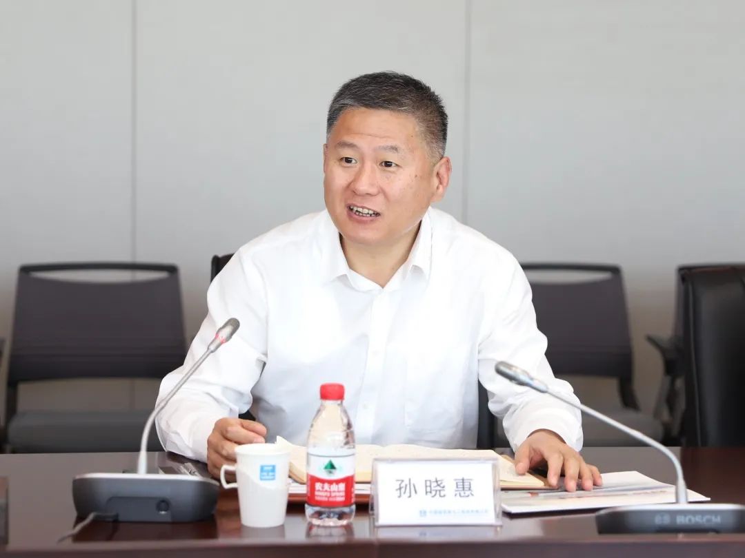 汪涛对中建七局企业文化,生产经营取得的成绩表示钦佩,并介绍了华为的