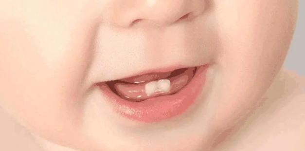 婴儿正常出牙牙龈图片图片