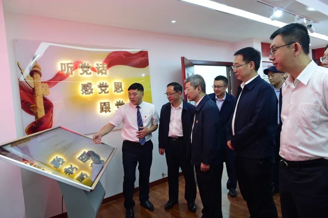 张焱对中国农业发展银行给予贵州省,州,县的关心支持表示感谢.
