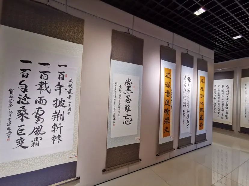 丹青忆党史翰墨颂党恩宝山举办老兵永远跟党走书画摄影展