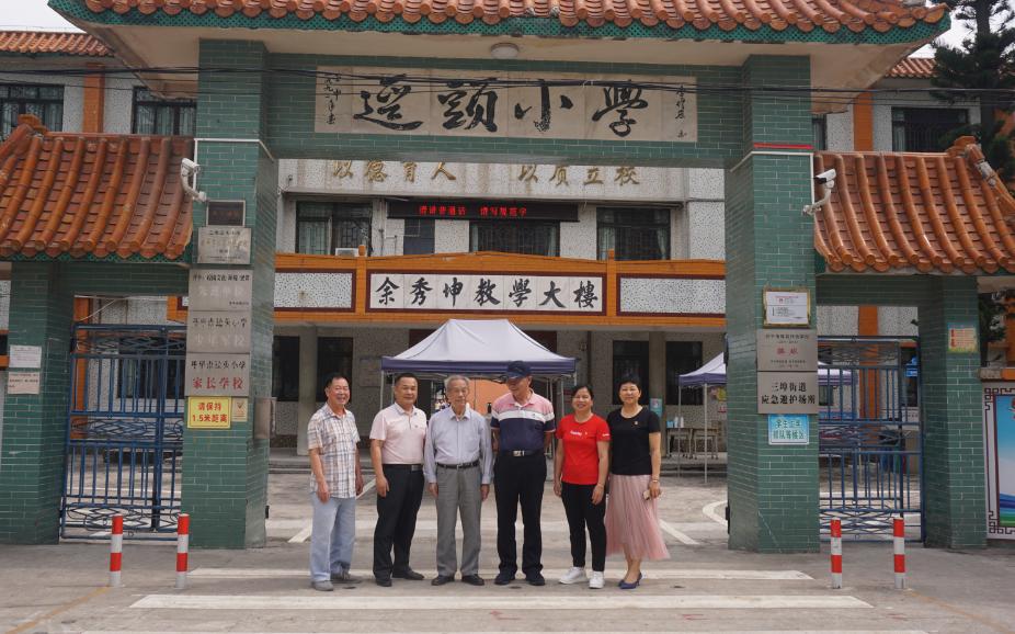 1992年建成的开平迳头小学是由李修宏担任建校总指挥,总设计师他除了