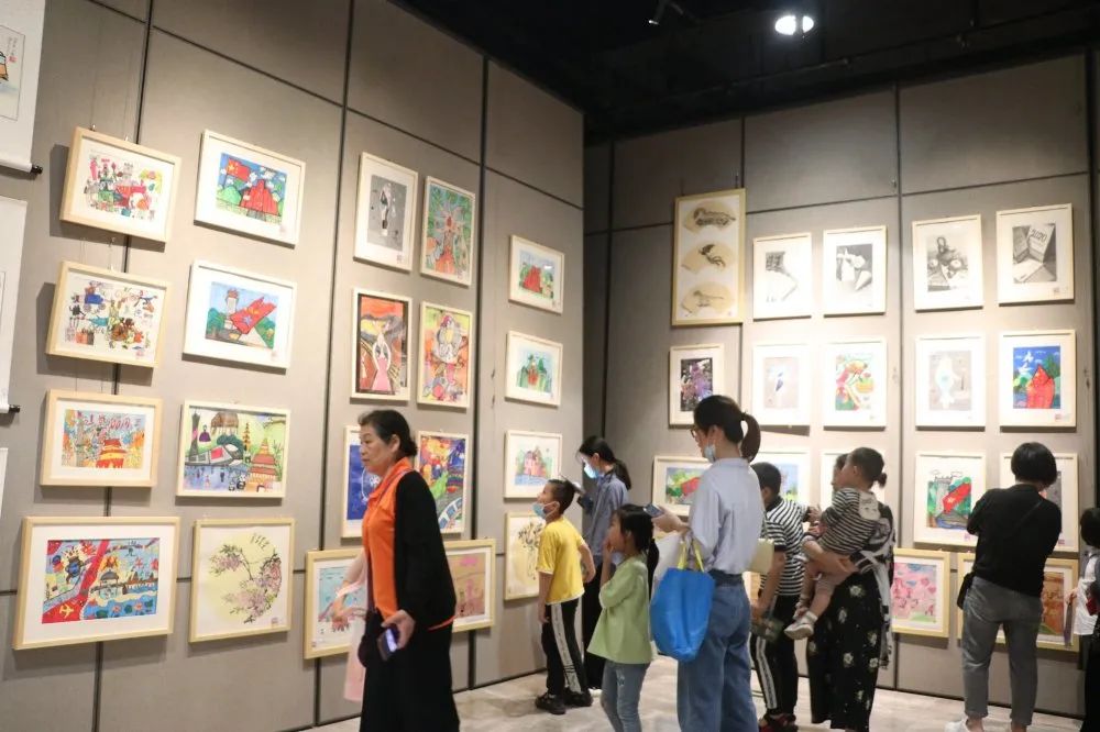 童心向黨系列活動童心向黨吉安市第三屆中小學生書畫展開幕