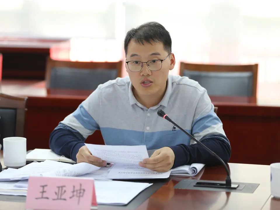 市政务办审改处副处长王亚坤根据市委督查室,市政府督查室关于专班