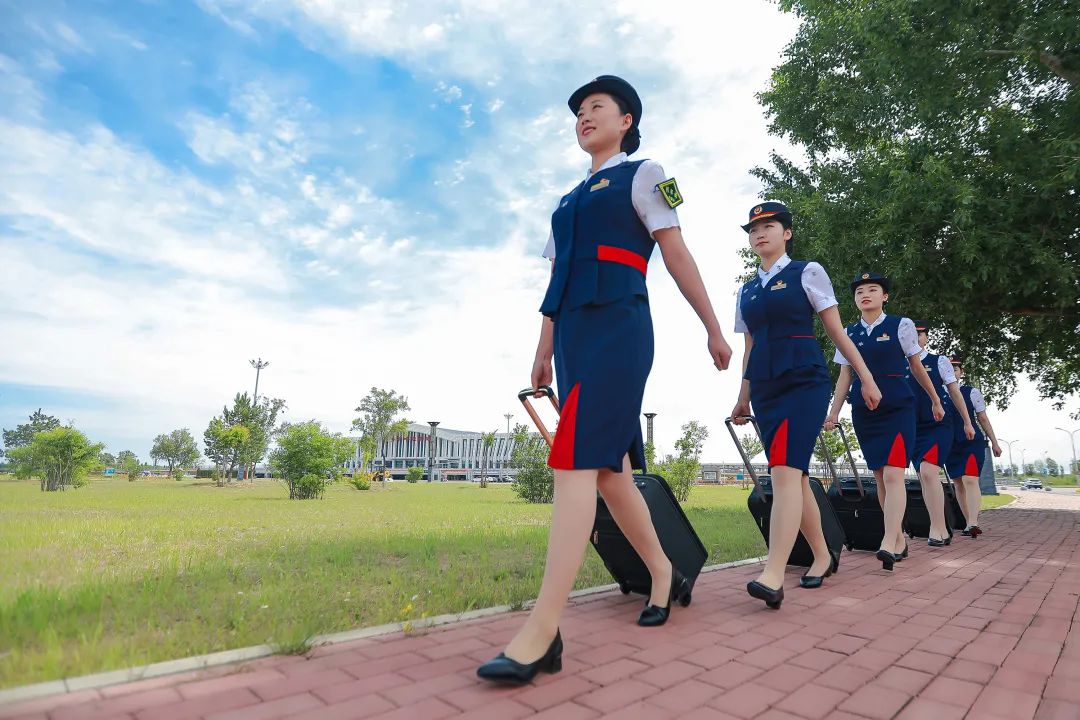 颜值爆表!乘务员小姐姐换夏装啦!