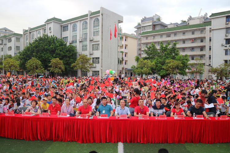 海口市海瑞学校百年风华旗帜飘扬 薪火相传童心向党——海瑞学校举办