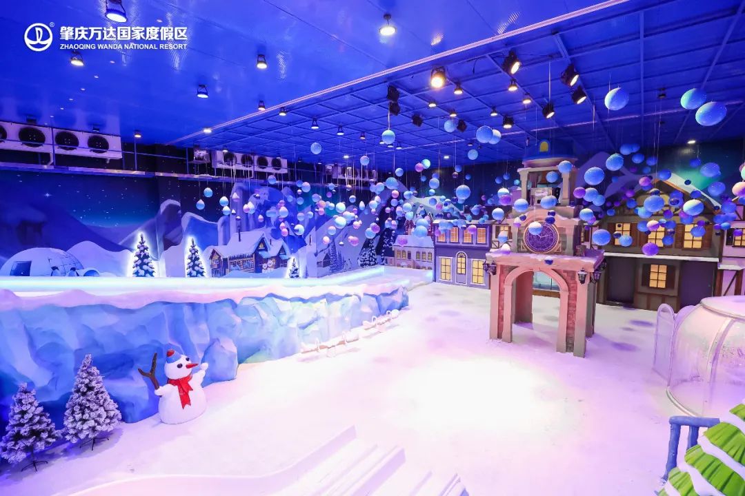 冰雪体验馆已正式开放,目前,肇庆万达国家度假区将在肇庆打造湾区雪