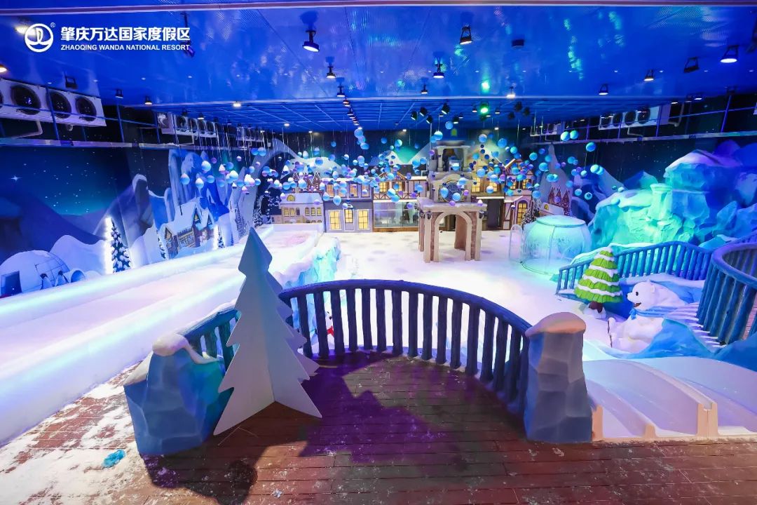 冰雪体验馆已正式开放,目前,肇庆万达国家度假区将在肇庆打造湾区雪