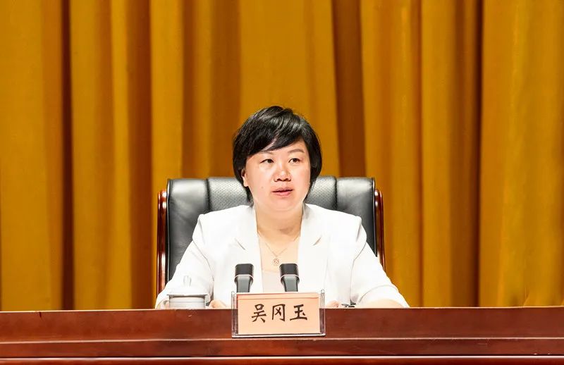 吴冈玉要求全县上下尤其是政法系统干部要时刻绷紧思想之弦,切实把