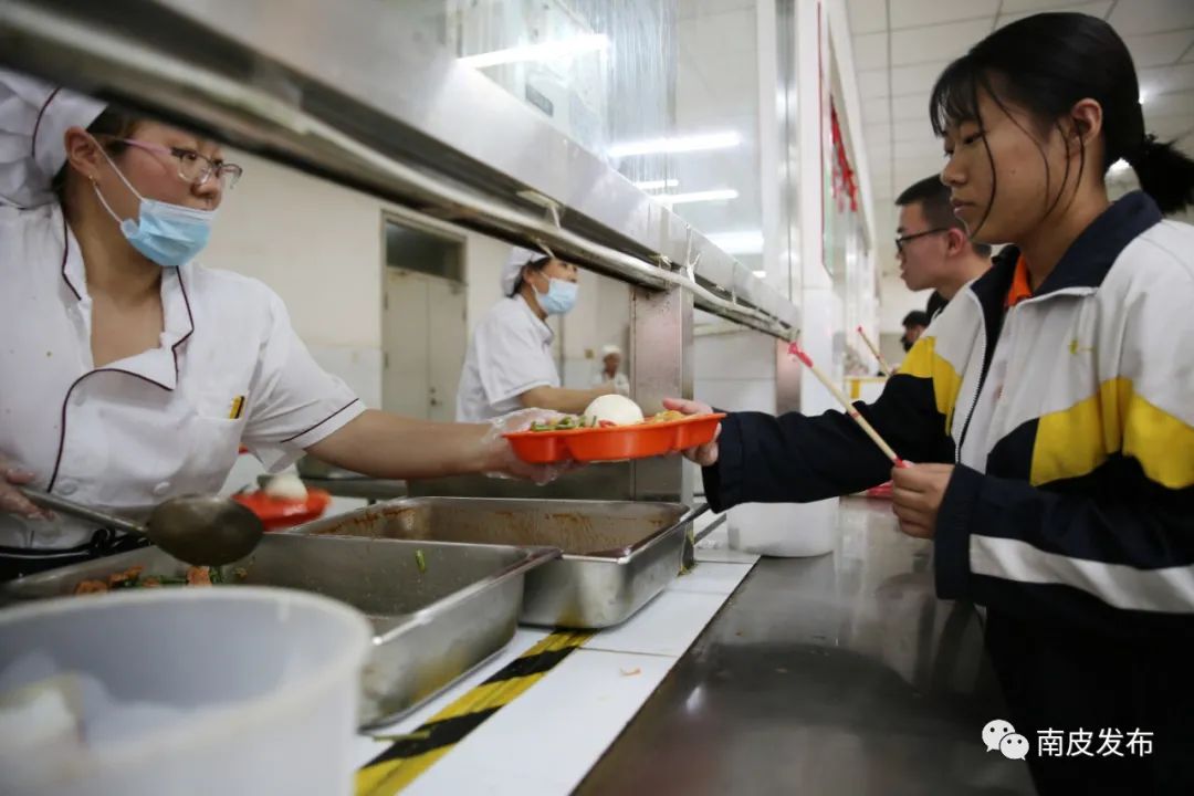 县委书记董继华到南皮一中督导检查高考考点准备工作