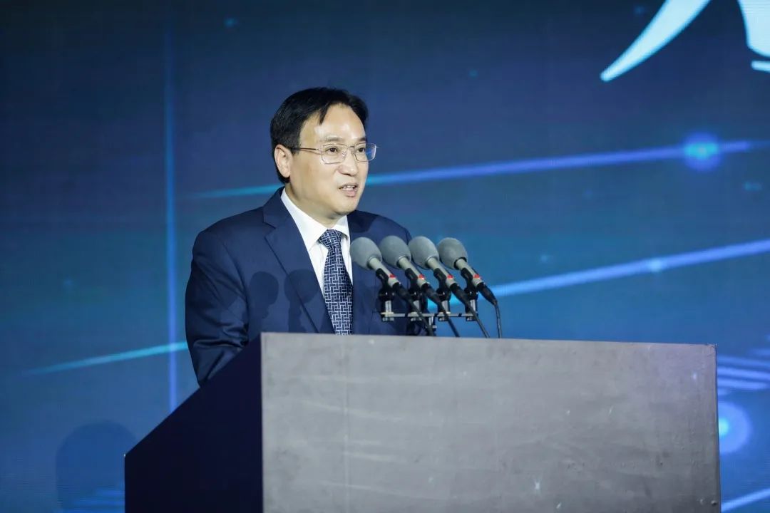 启动仪式结束后,上海国盛(集团)有限公司党委书记,董事长寿伟光发表了