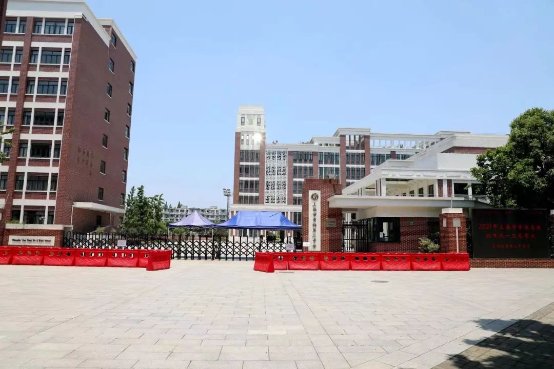 让每一位考生安心考试区委书记曹立强检查高考考点服务保障准备工作