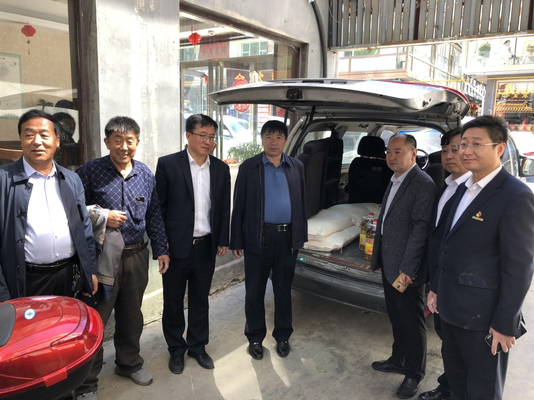 五台山友谊宾馆党支部携手杨柏峪村党支部慰问贫困户