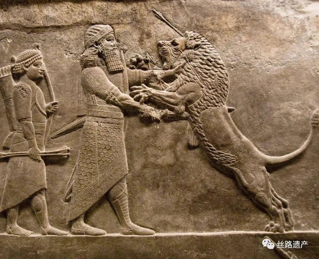 浮雕"垂死的牝狮"描写一头牝狮已身中数箭影响深远的军事强国亚述王国