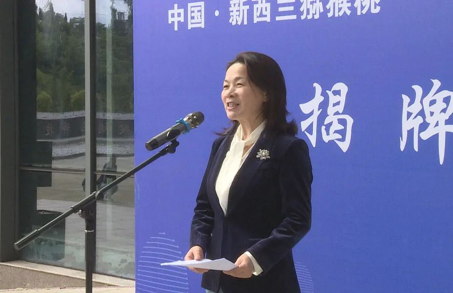 省委组织部人才处处长杨璇,修文县委书记管庆良,修文县委副书记邓谦