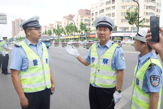 【护航高考 豫警在行动】商丘交警一大队开展护航“高考”网络直播活动 澎湃号·政务 澎湃新闻 The Paper